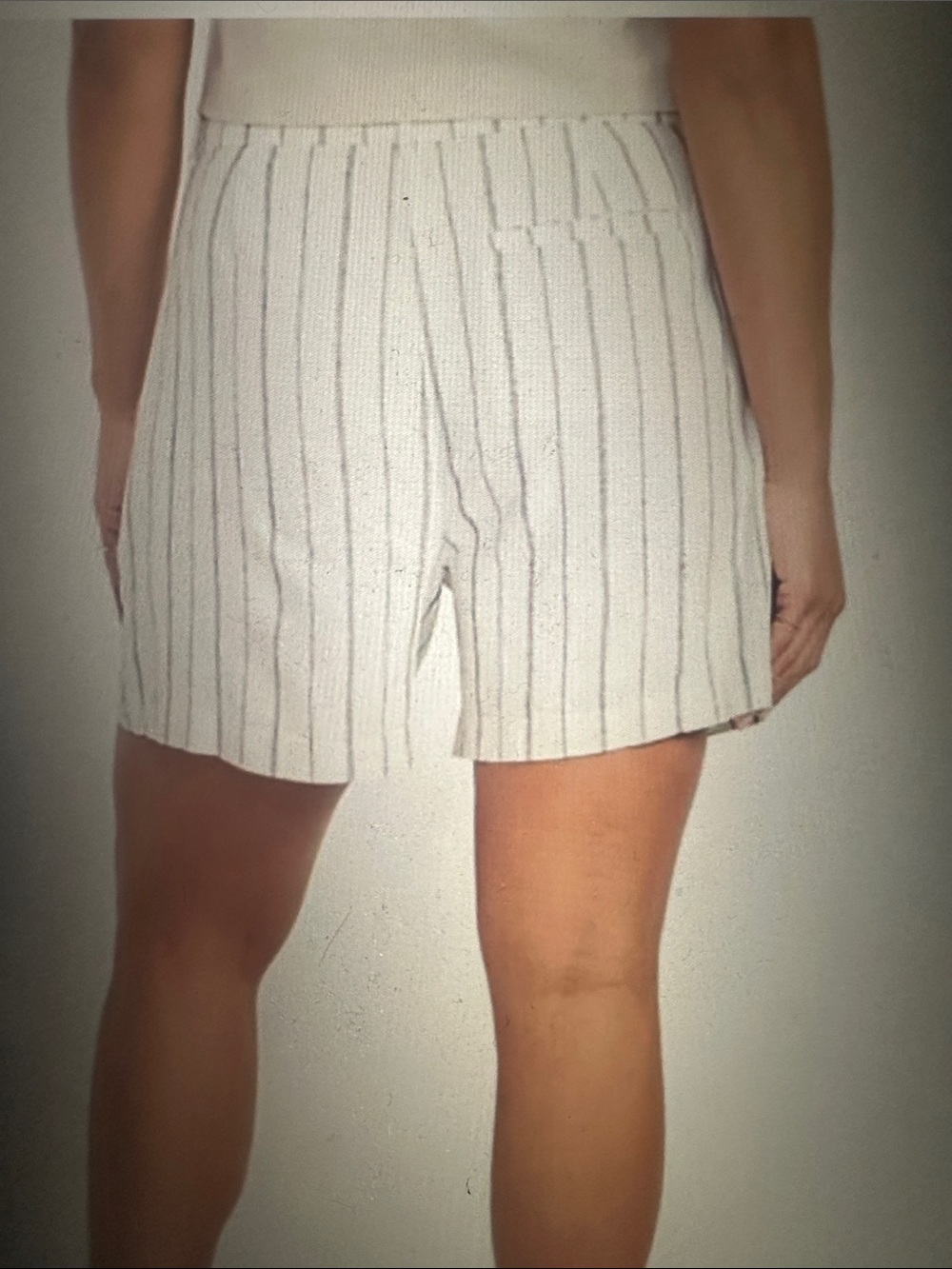 Old Navy High Waisted Taylor Trouser Shorts, 5” inseam, size Large - Picture 7 of 10